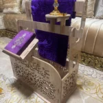 حامل السجادة و المصحف